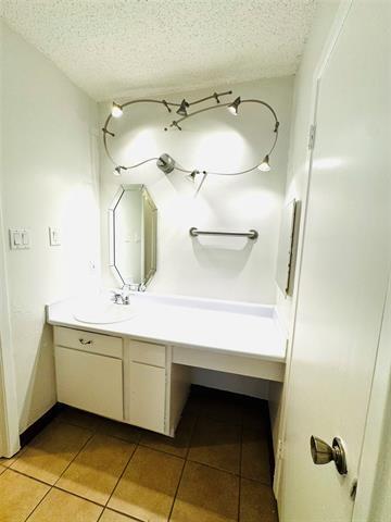 Building Photo - 7152 Fair Oaks Ave