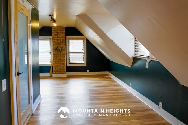 Building Photo - 235 Reed Ave N