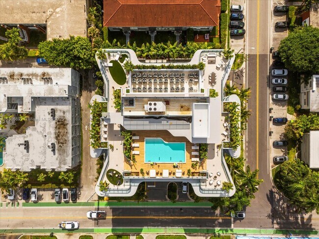 Building Photo - 9901 W Bay Harbor Dr