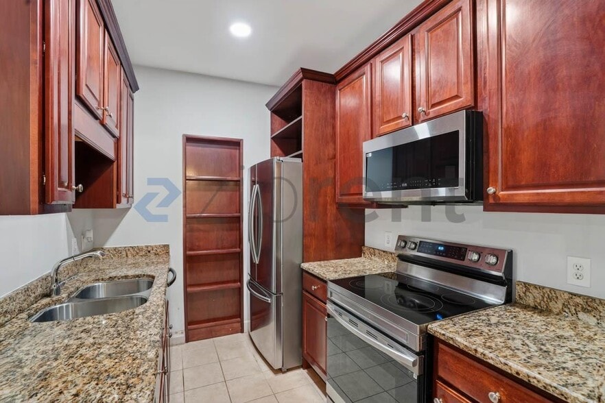 Building Photo - 2921 Lenox Rd NE