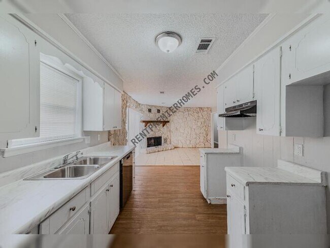 Building Photo - 200 Timberline Dr