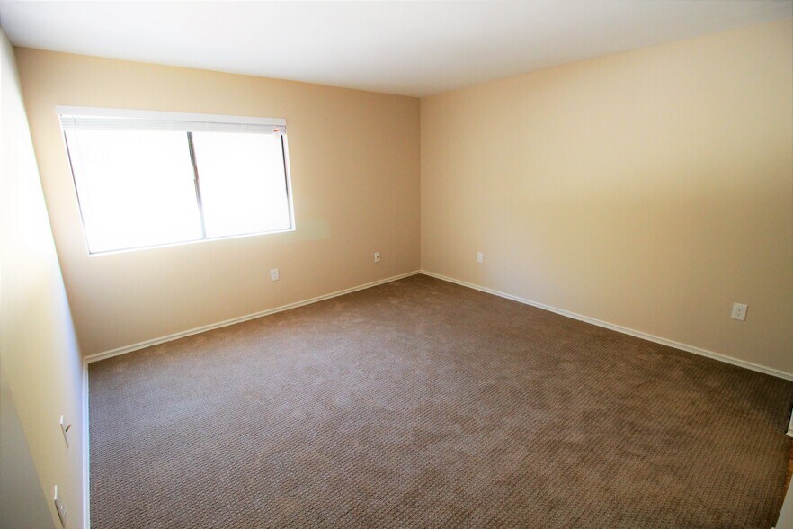 Building Photo - 6780 Friars Rd