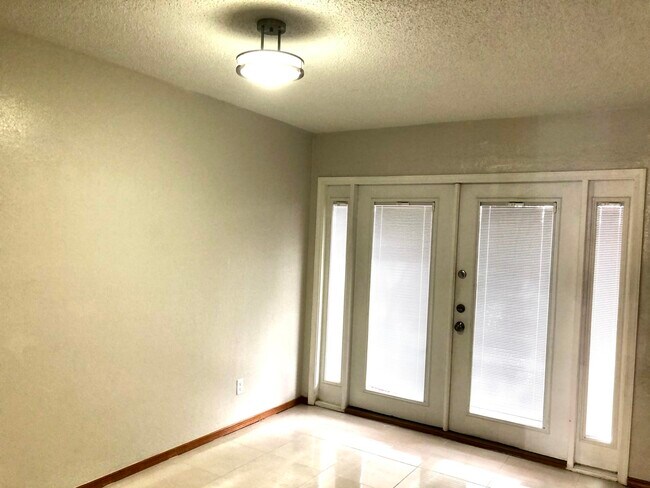 Building Photo - 730 Resler Dr