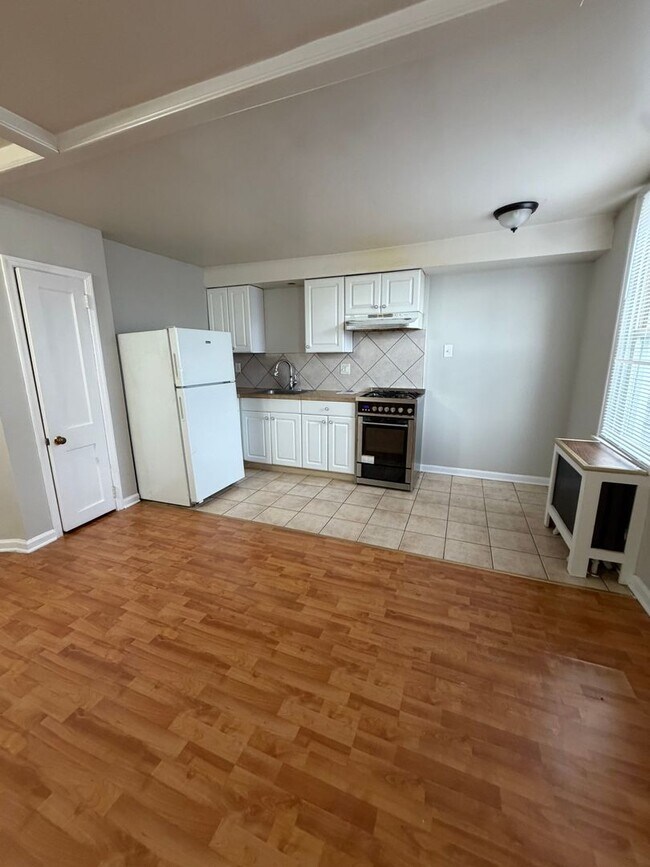 Building Photo - 2655 S 66th St