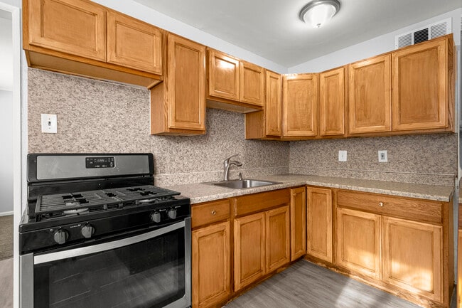 Building Photo - 24126 Dartmouth St