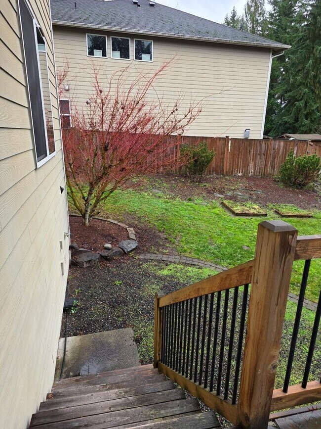 Building Photo - Beautiful 3-Bed Home with Private Yard and Modern Upgrades