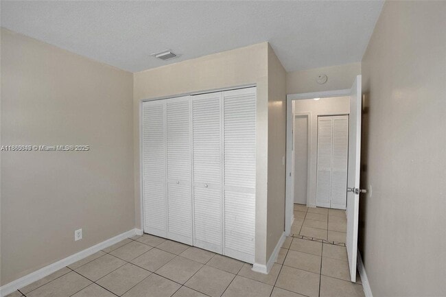 Building Photo - 1200 W 31st St