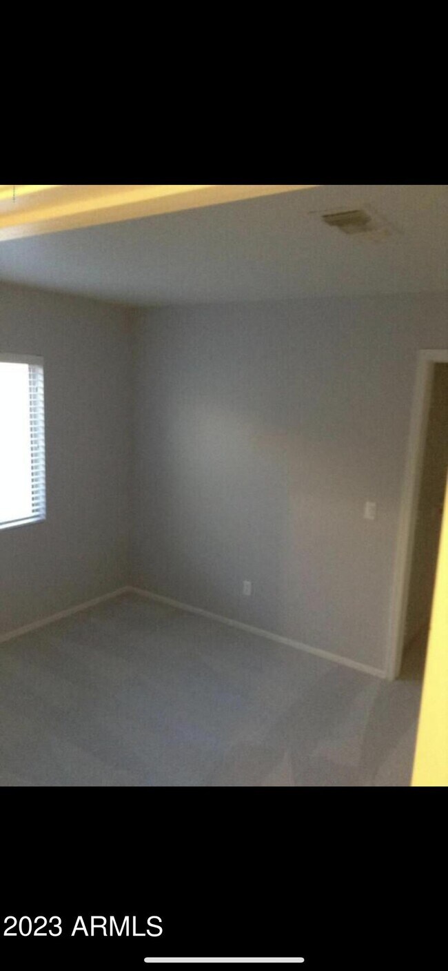 Building Photo - 2816 E Villa Theresa Dr