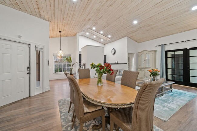 Building Photo - 465 Goldenwood Way