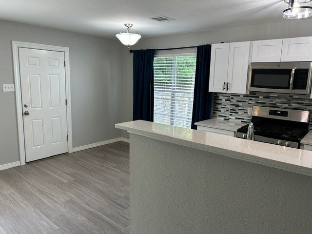 Building Photo - 1112 Christopher Ave