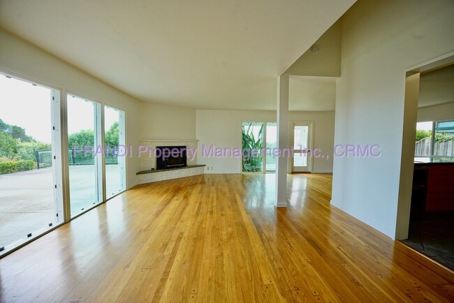 Building Photo - Mt. Tam View Home with Hardwood Floors and...