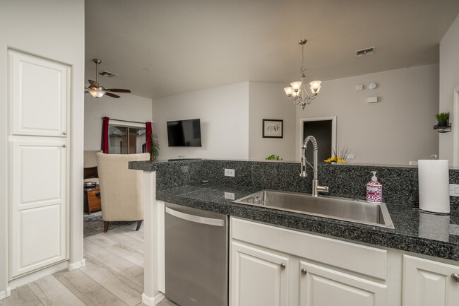 Building Photo - 2550 E Deer Valley Dr