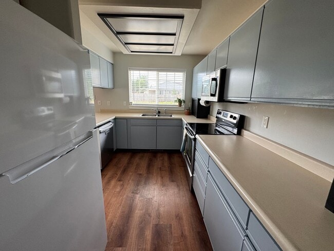 Building Photo - NEW LOWER RENT