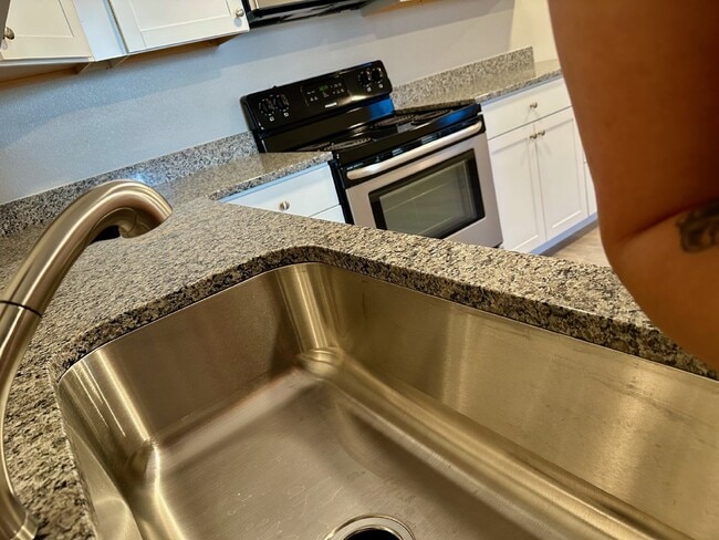 Building Photo - Charming 2-Bedroom Basement Unit with Private Yard – Flat-Rate Utilities!