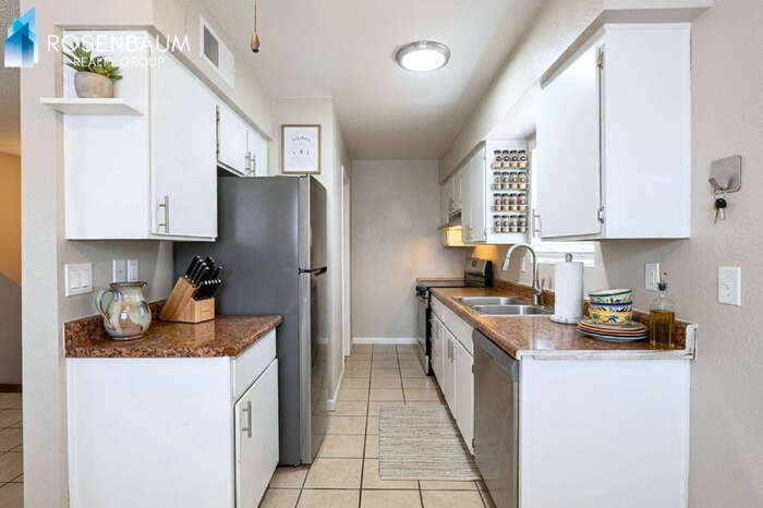 Building Photo - 719 W 1st Ave