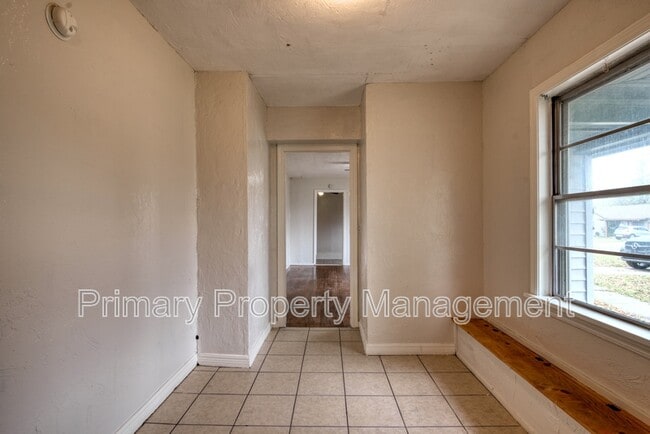 Building Photo - 3004 Somerset Pl