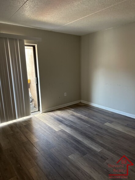 Building Photo - 915 S Seminole Dr