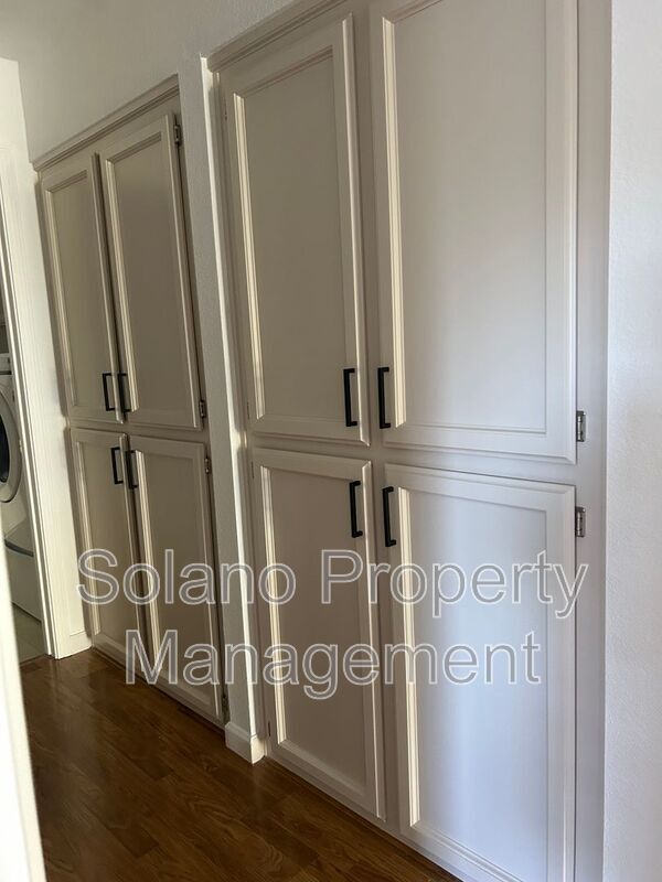 Building Photo - 542 Fiesta Ct