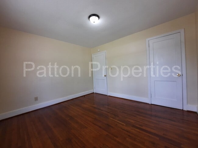 Building Photo - College Place Home