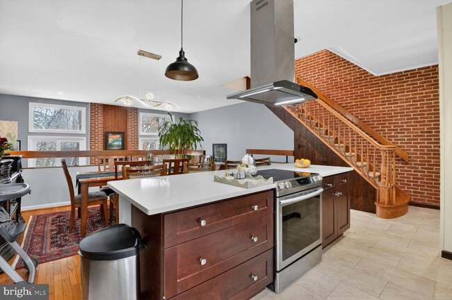 Building Photo - 7511 Bradley Blvd