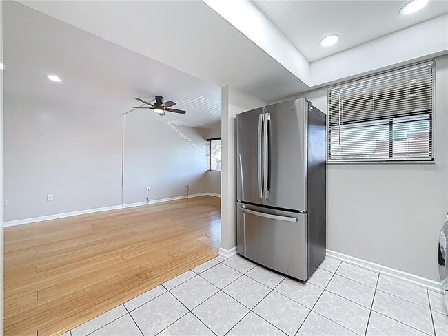 Building Photo - 890 N Village Dr