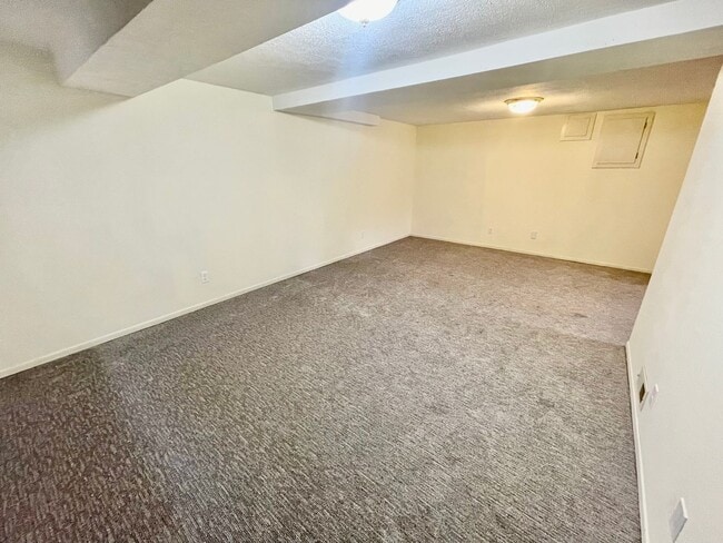 Building Photo - Are you looking for a short 4 Month Lease? Discover 2BD/2B Single-Family Home!