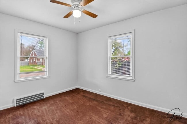 Building Photo - $1250 3 bedroom bungalow