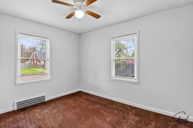 Building Photo - $1300 3 bedroom bungalow