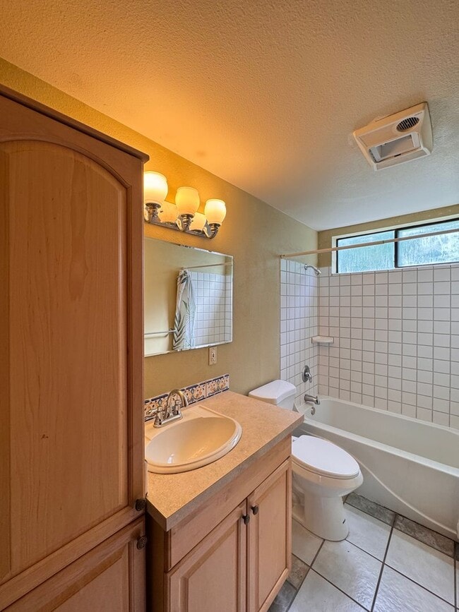 Building Photo - Beautiful Wedgwood Home with Flexible Living + 2nd Kitchen