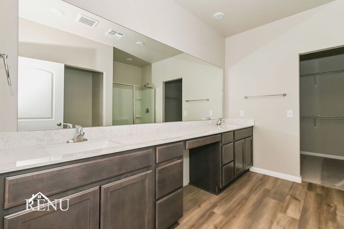 Building Photo - 1613 Maroon Dr