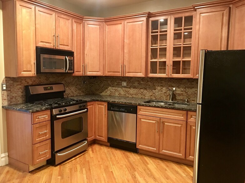 Primary Photo - 2040 W McLean Ave