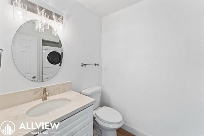 Building Photo - OCEAN VIEWS! Renovated 2 Bed, 2.5 Bath Townhome in San Clemente!