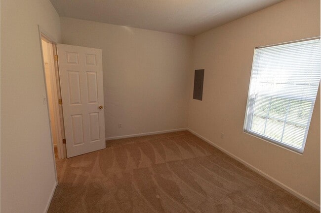 Building Photo - 3324 E St Charles Rd