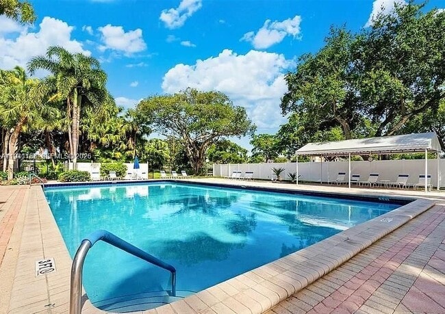 Building Photo - 3351 S Palm Aire Dr