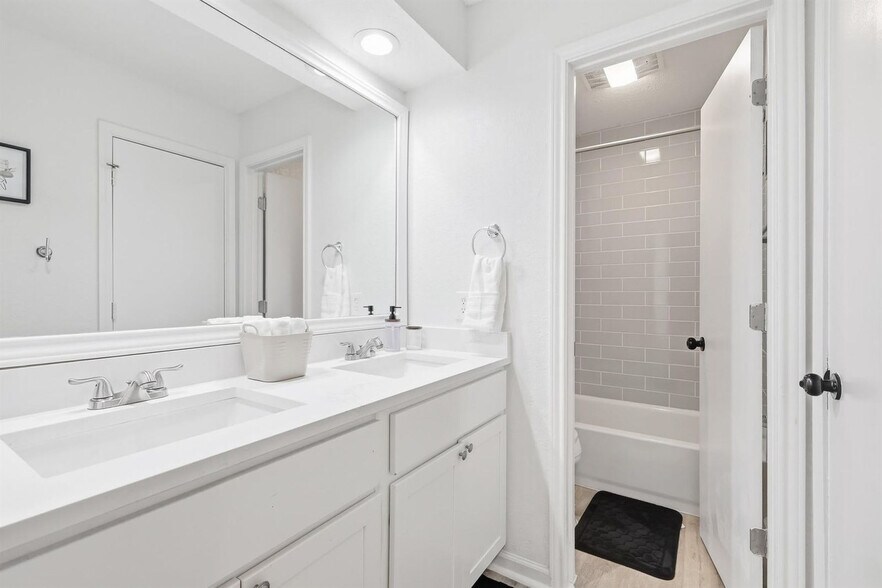 Building Photo - 2162 E Arkansas Ln