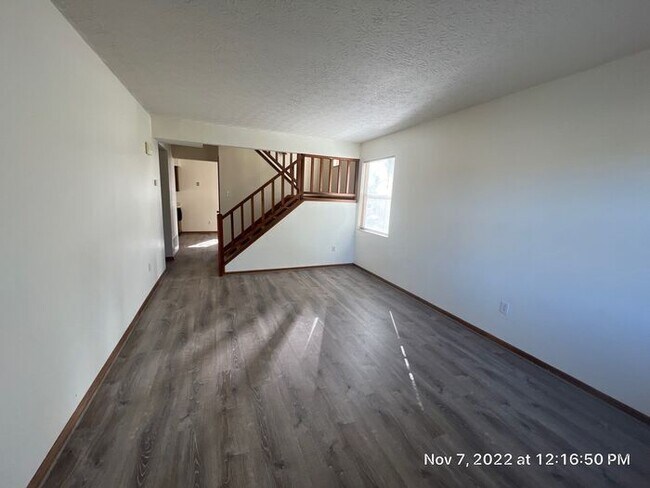Building Photo - 3 BR 2.5 BA in Hilliard Schools