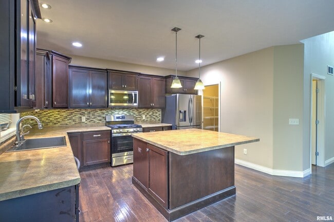 Building Photo - 2708 W Sesame St