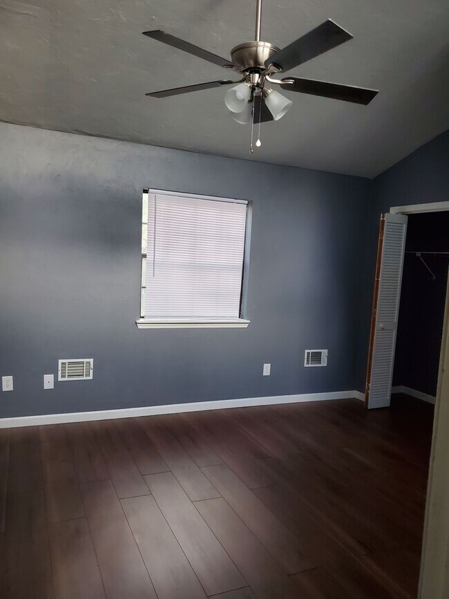 Building Photo - Dual Suite Comfort: 2BR/2BA Townhouse with Washer/Dryer Included