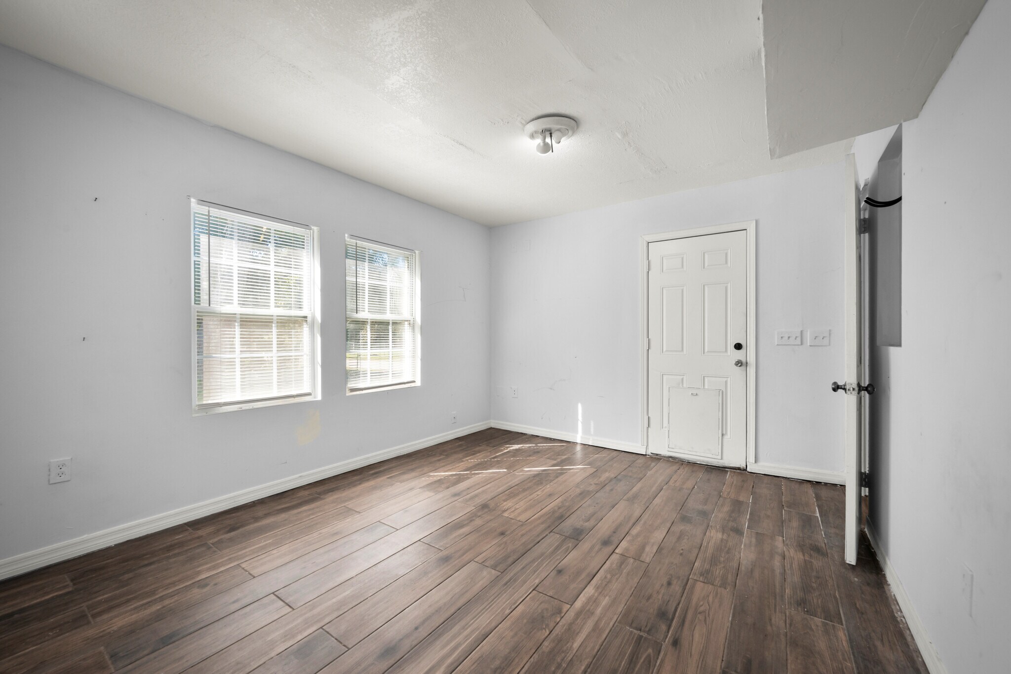 Building Photo - 1602 Wambolt St