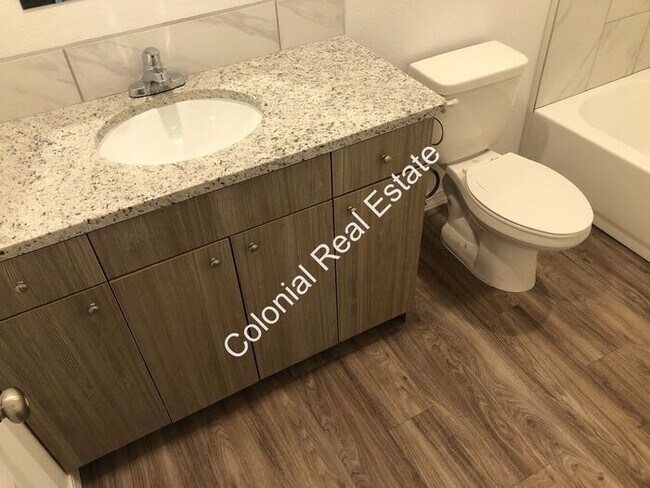 Building Photo - Modern 2 bedroom 2 bathroom apartment with...