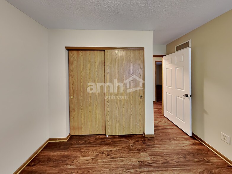 Building Photo - 6948 Kinston Dr