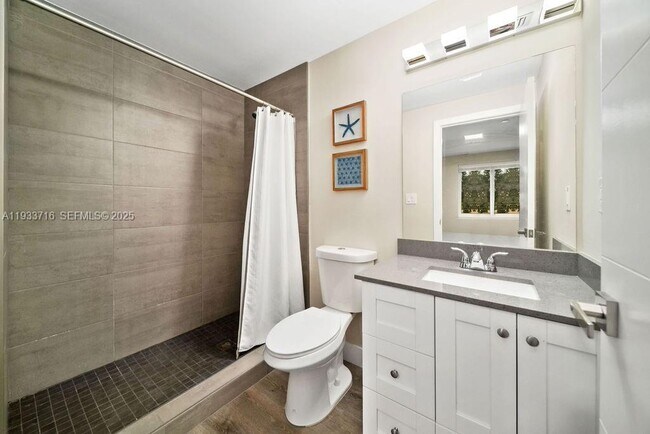 Building Photo - 2311 Scott St