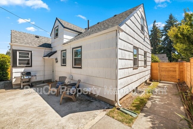 Building Photo - 6123 NE 25th Ave