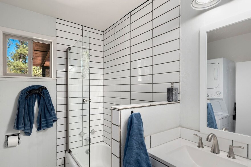 Building Photo - 402 4th St