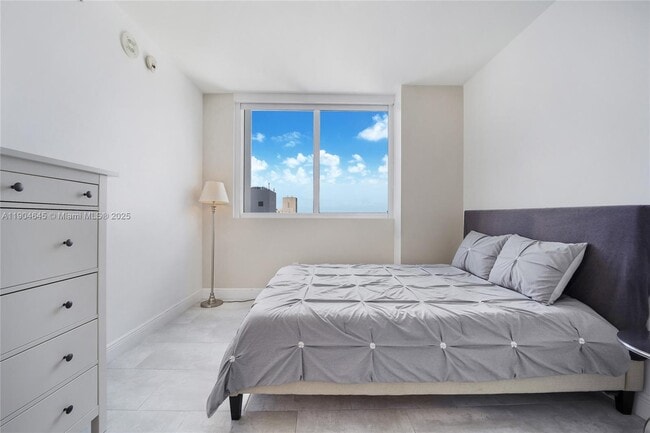 Building Photo - 253 NE 2nd St