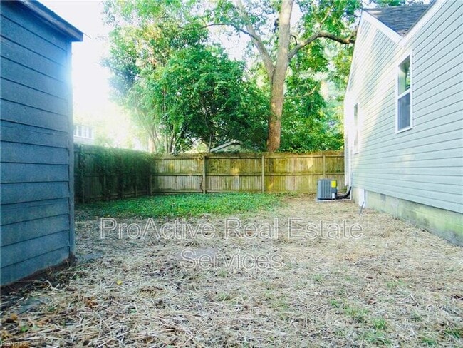 Building Photo - 838 W 48th St