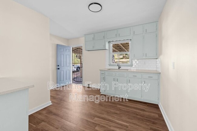 Building Photo - 1153 Linwood St