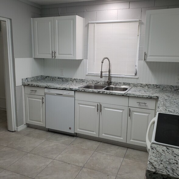 Building Photo - 2061 50th Avenue