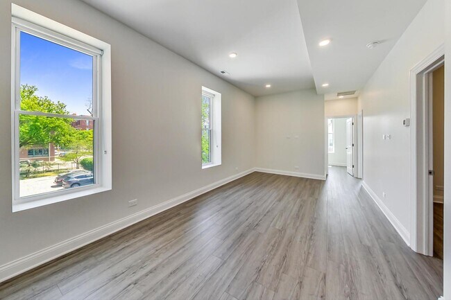 Building Photo - 2312 W Ohio St