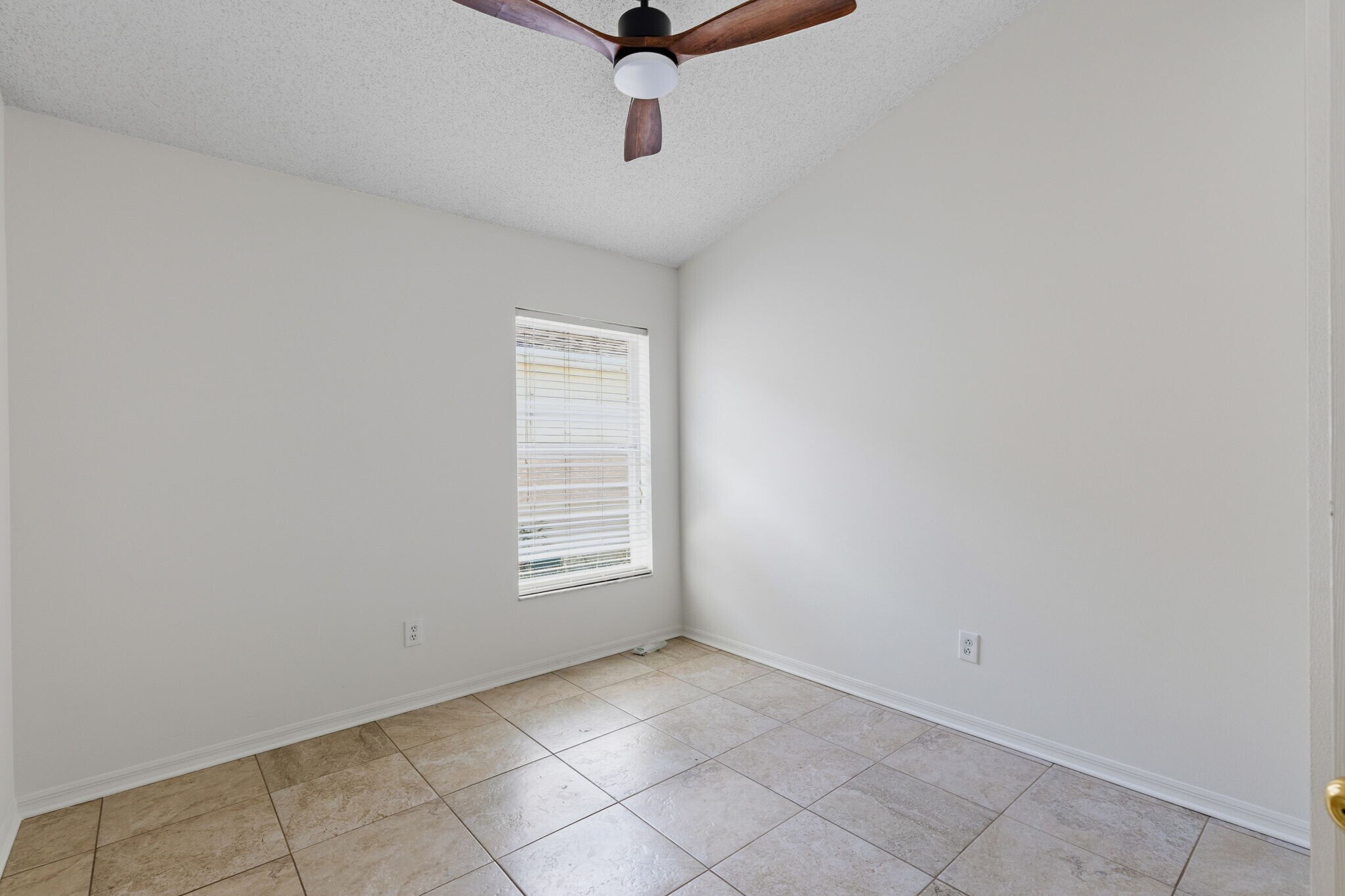 Building Photo - 8026 Waldorf Ct